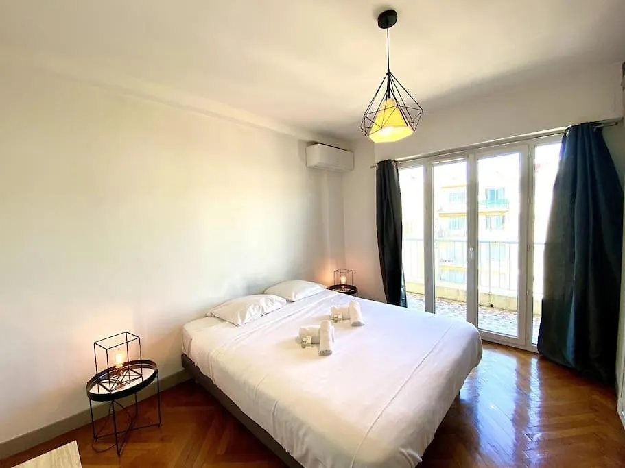 Large Flat Terrace Sea View, Promenade Des Anglais Nice 0*,  France
